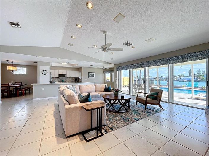 Image No.9-4 Bed Property for sale