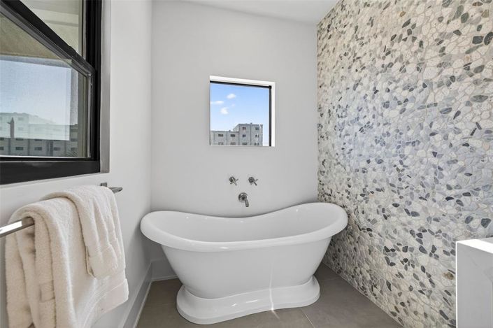 Image No.49-3 Bed Property for sale