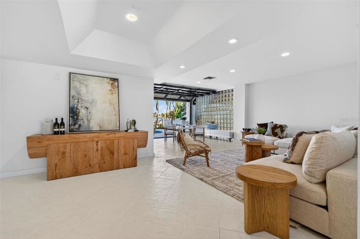 Image No.57-3 Bed Property for sale