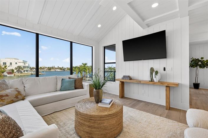 Image No.8-3 Bed Property for sale