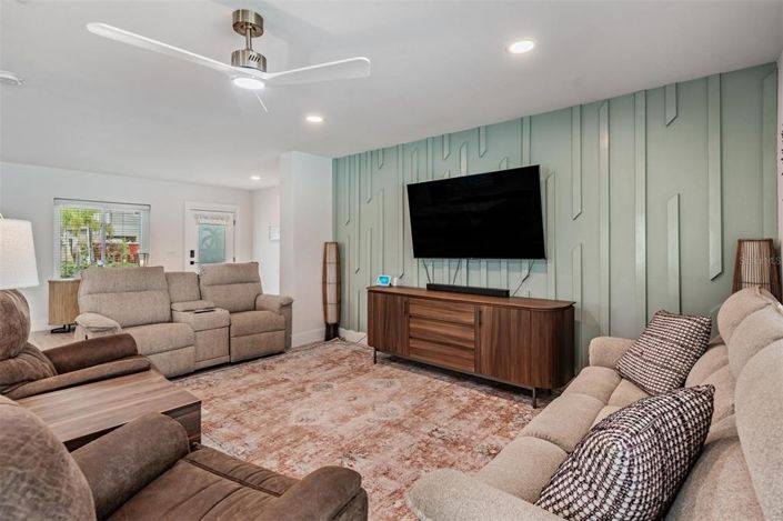 Image No.10-3 Bed Property for sale