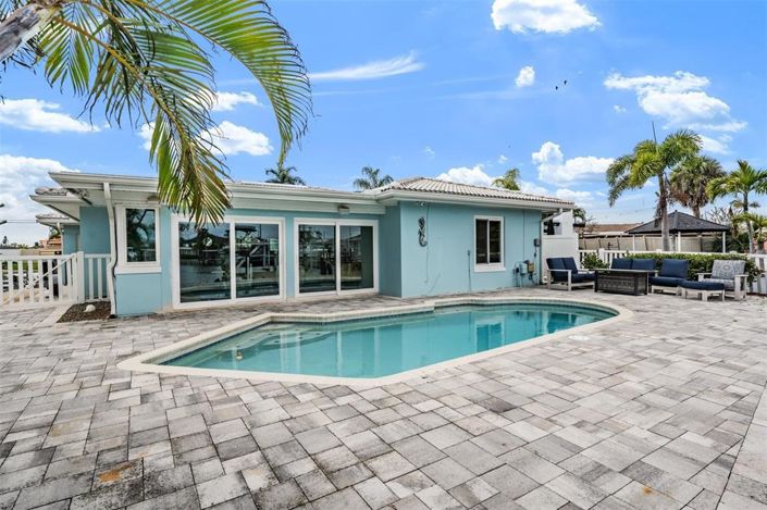 Image No.23-3 Bed Property for sale