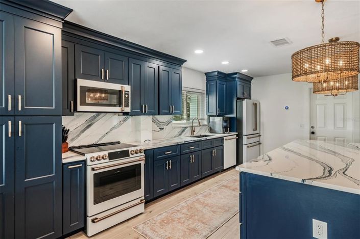 Image No.29-3 Bed Property for sale