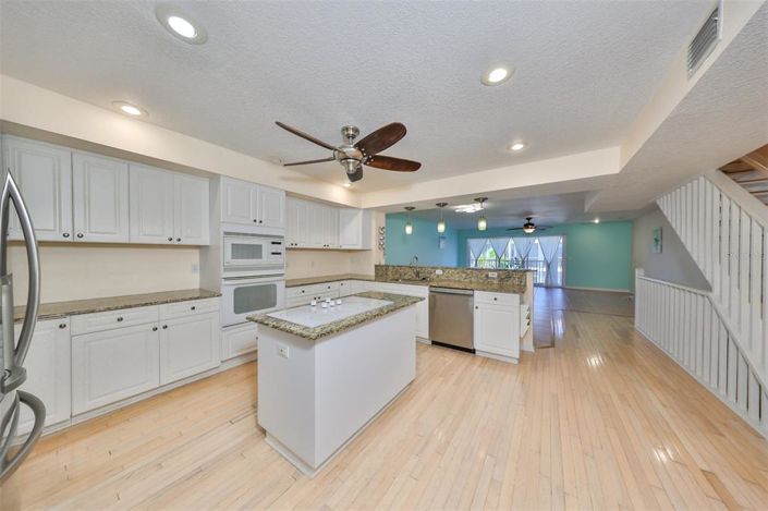 Image No.10-3 Bed Townhouse for sale