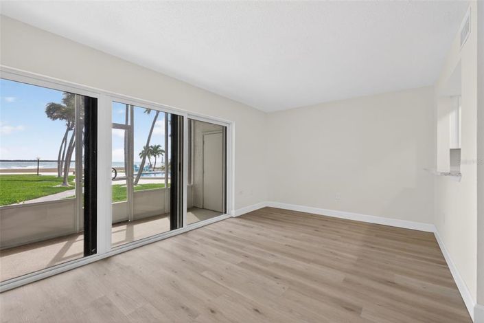 Image No.11-1 Bed Property for sale