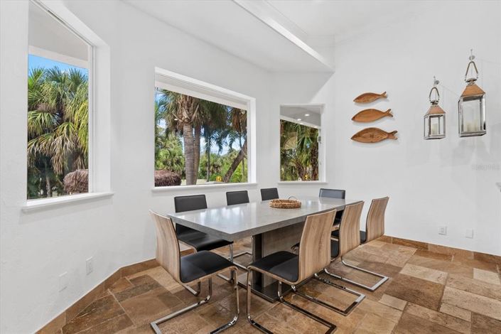 Image No.16-5 Bed Property for sale