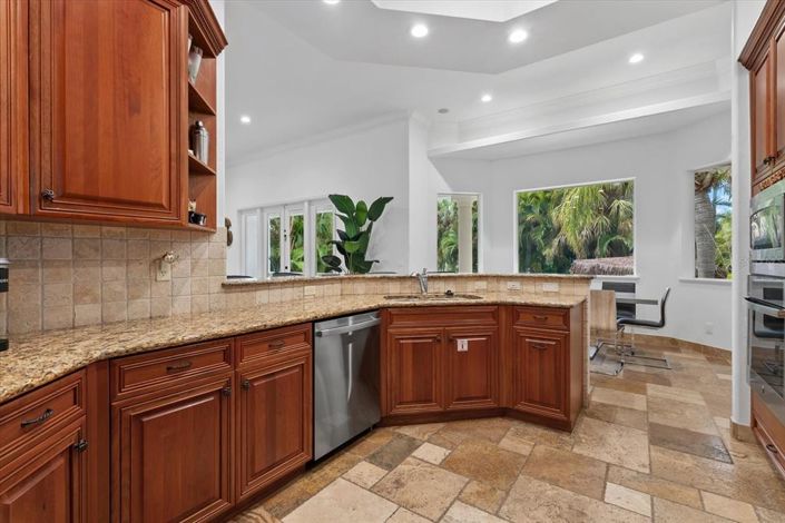 Image No.19-5 Bed Property for sale