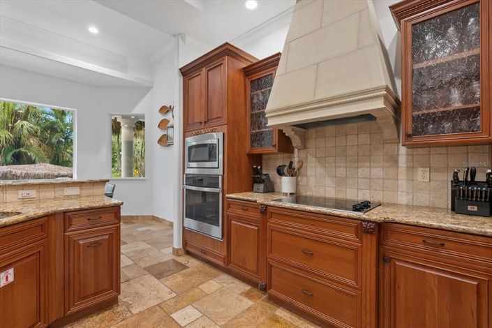 Image No.20-5 Bed Property for sale