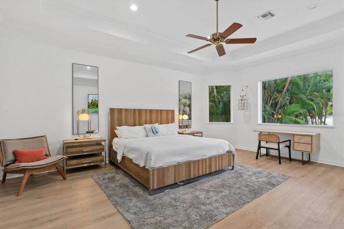 Image No.22-5 Bed Property for sale