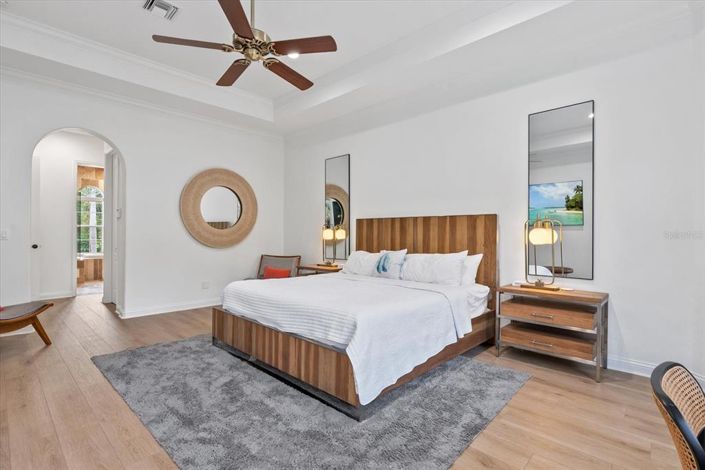 Image No.25-5 Bed Property for sale