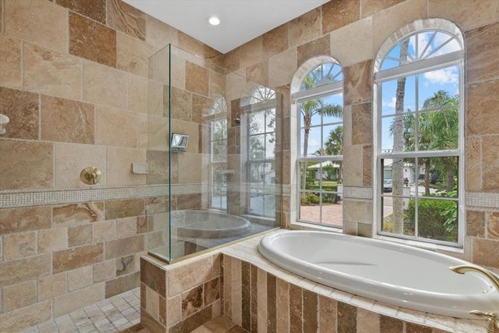 Image No.27-5 Bed Property for sale