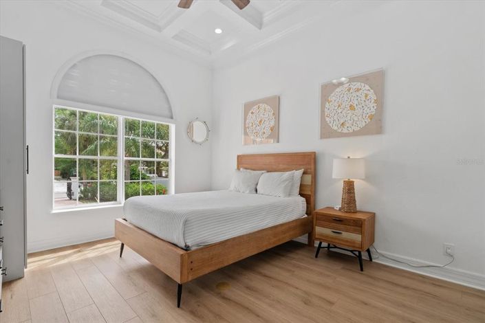 Image No.28-5 Bed Property for sale