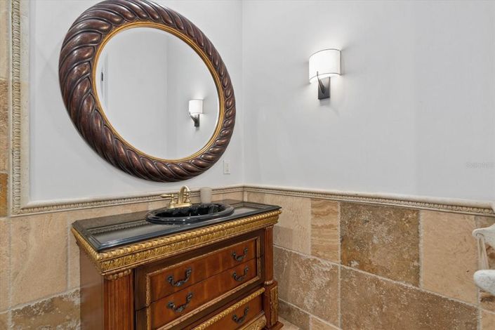 Image No.31-5 Bed Property for sale