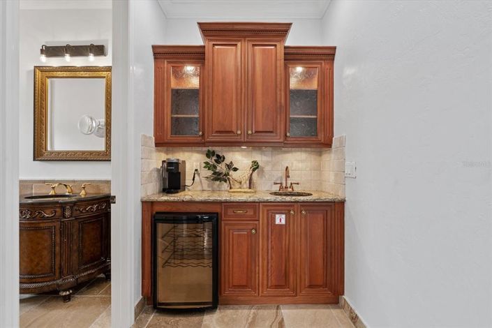 Image No.39-5 Bed Property for sale