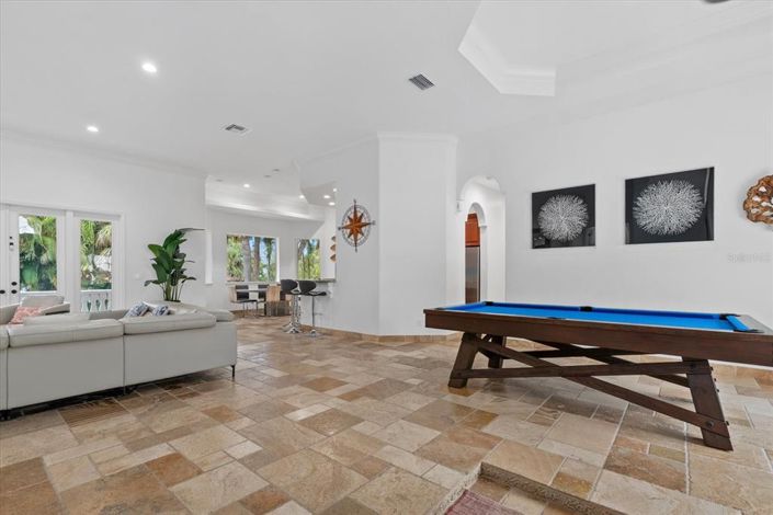 Image No.40-5 Bed Property for sale