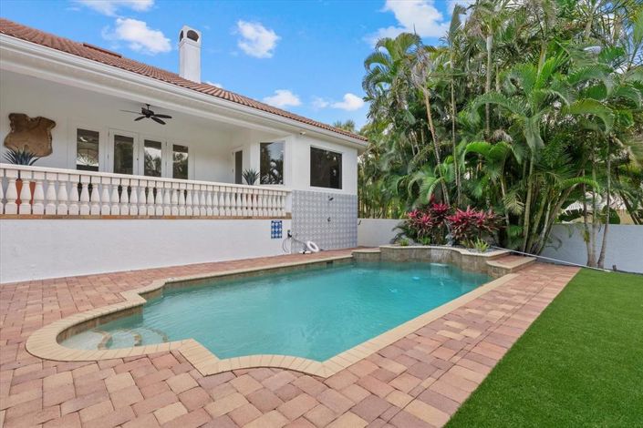 Image No.46-5 Bed Property for sale