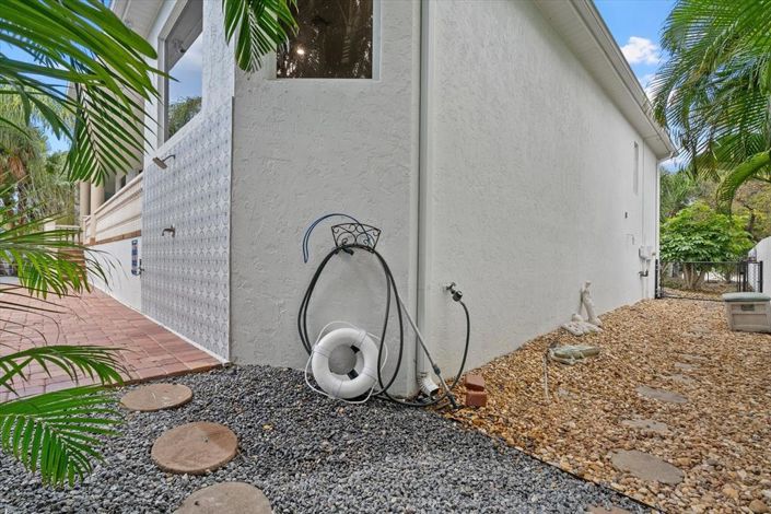 Image No.48-5 Bed Property for sale