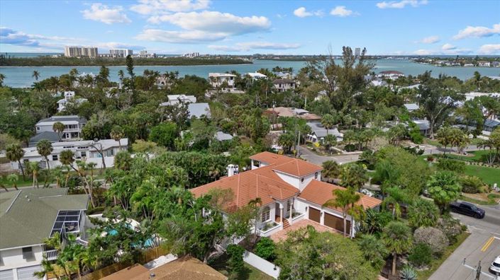 Image No.56-5 Bed Property for sale