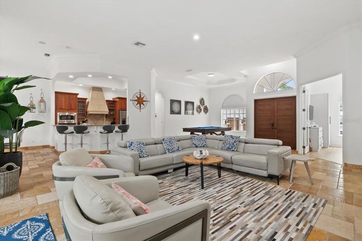 Image No.6-5 Bed Property for sale