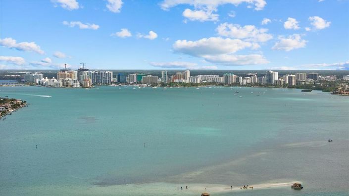 Image No.60-5 Bed Property for sale