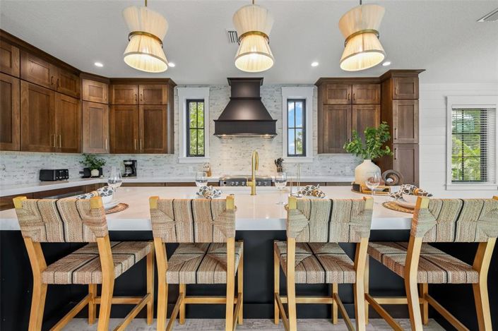 Image No.11-8 Bed Property for sale