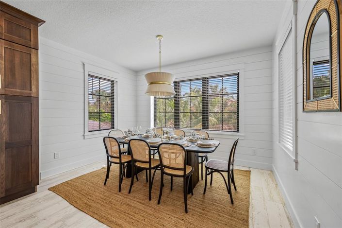 Image No.16-8 Bed Property for sale