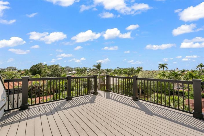 Image No.17-8 Bed Property for sale