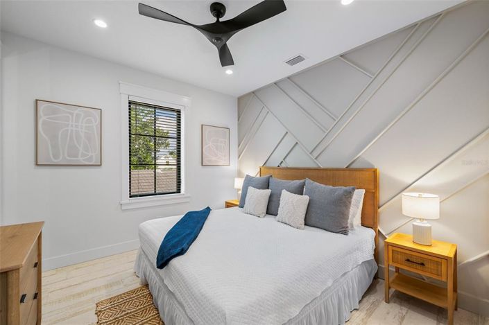 Image No.19-8 Bed Property for sale