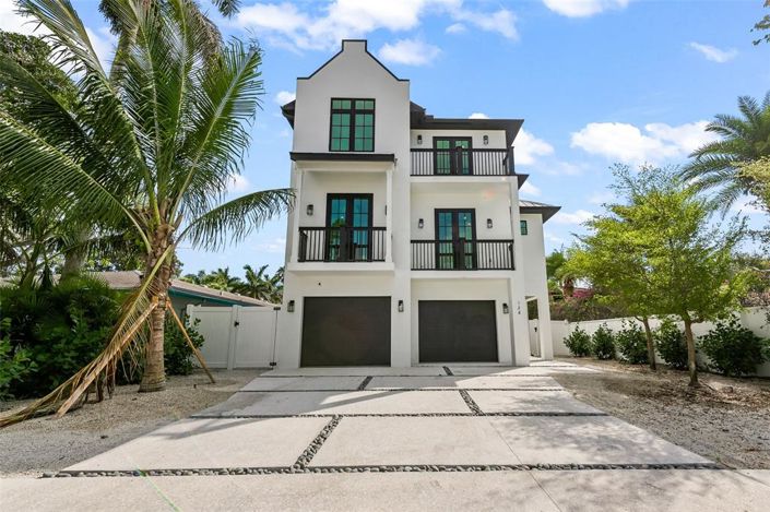 Image No.2-8 Bed Property for sale