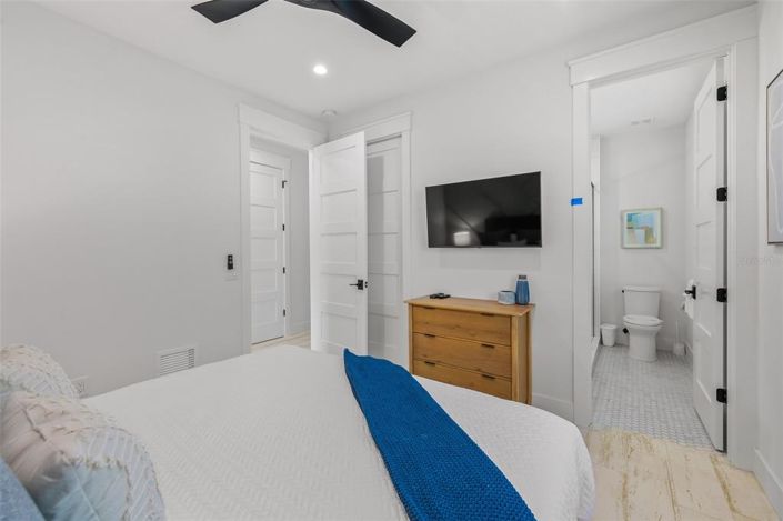 Image No.20-8 Bed Property for sale