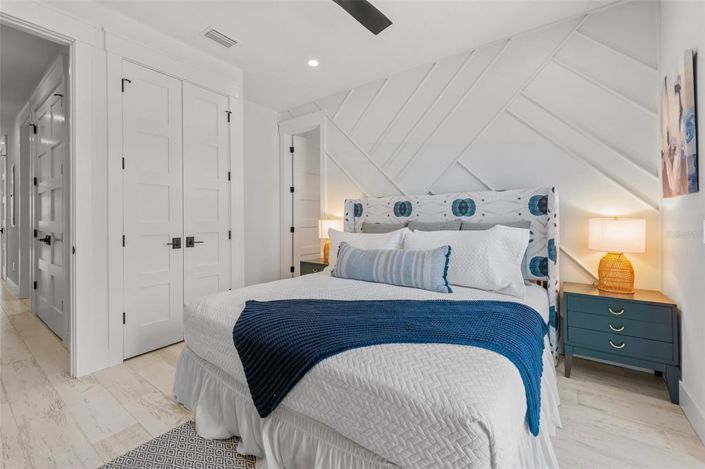 Image No.21-8 Bed Property for sale