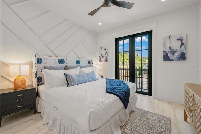 Image No.23-8 Bed Property for sale