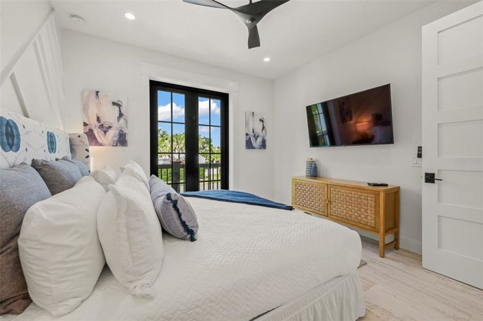 Image No.26-8 Bed Property for sale