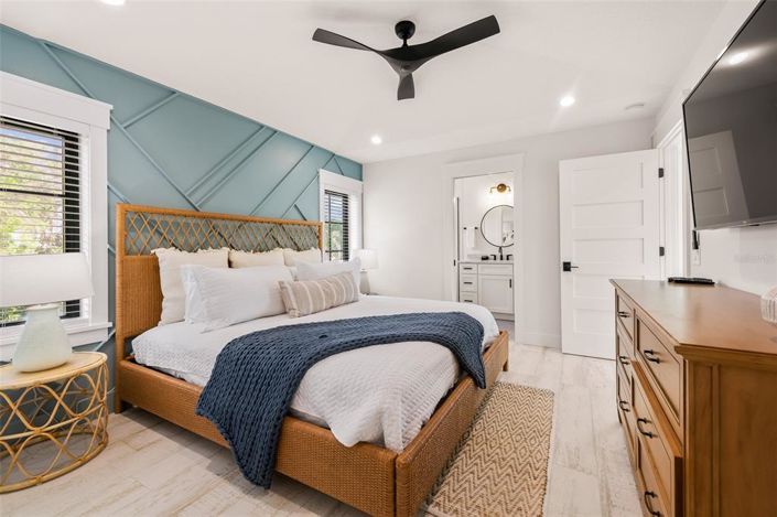 Image No.30-8 Bed Property for sale