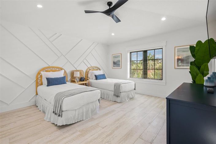 Image No.31-8 Bed Property for sale