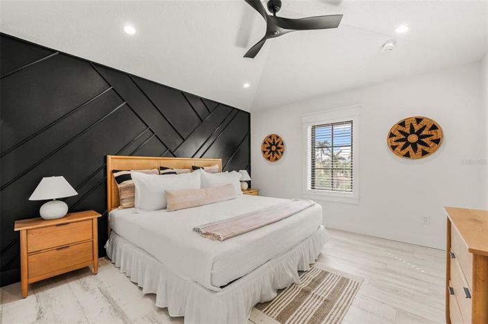 Image No.32-8 Bed Property for sale