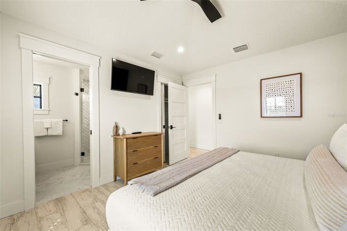 Image No.34-8 Bed Property for sale