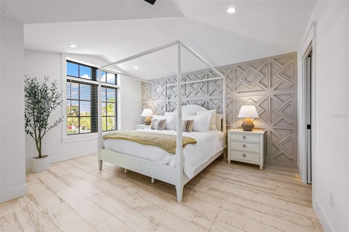 Image No.35-8 Bed Property for sale