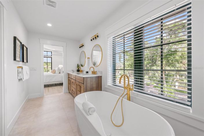 Image No.39-8 Bed Property for sale