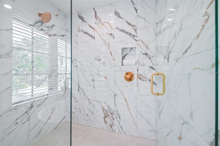 Image No.40-8 Bed Property for sale