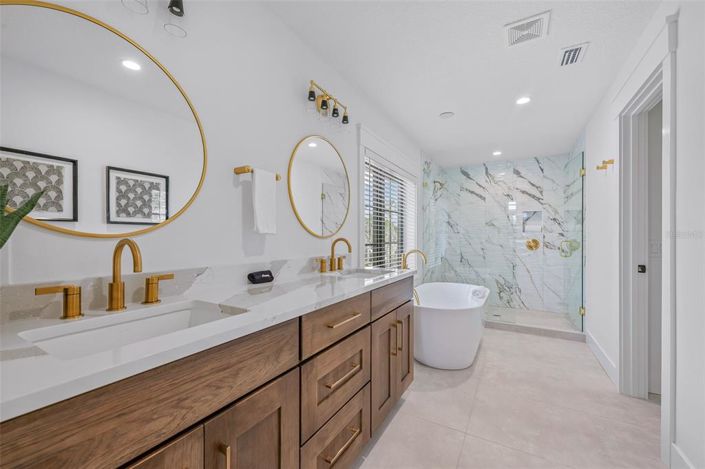 Image No.43-8 Bed Property for sale