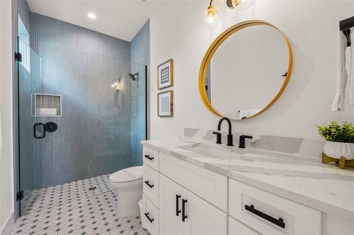 Image No.45-8 Bed Property for sale