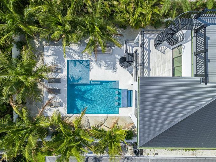 Image No.5-8 Bed Property for sale