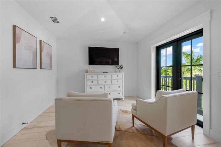 Image No.50-8 Bed Property for sale