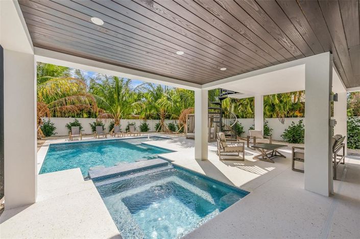 Image No.54-8 Bed Property for sale