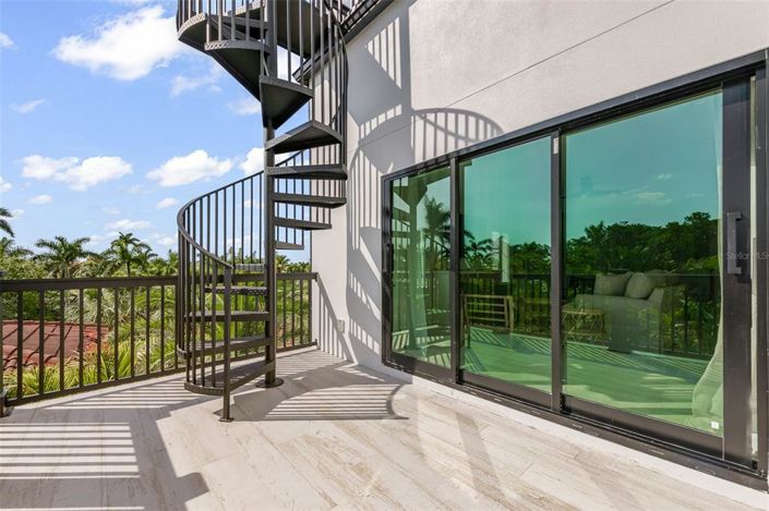 Image No.57-8 Bed Property for sale