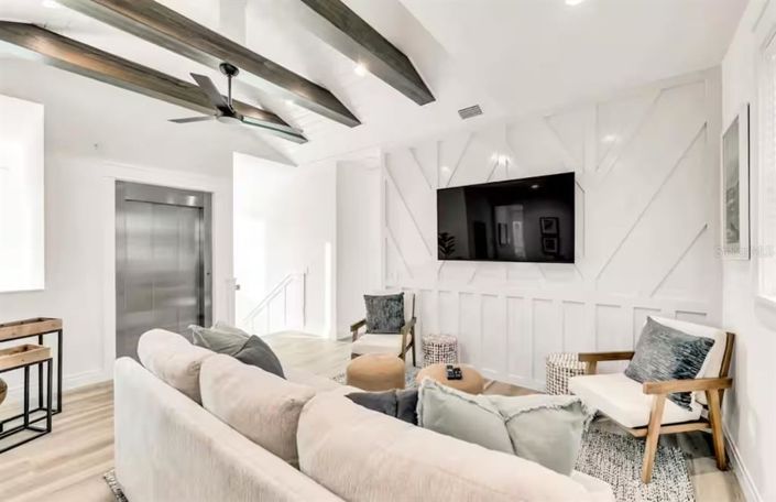 Image No.14-6 Bed Property for sale