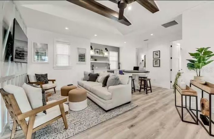 Image No.15-6 Bed Property for sale