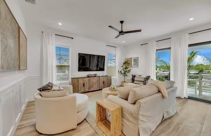 Image No.16-6 Bed Property for sale