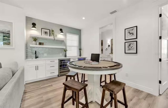 Image No.18-6 Bed Property for sale